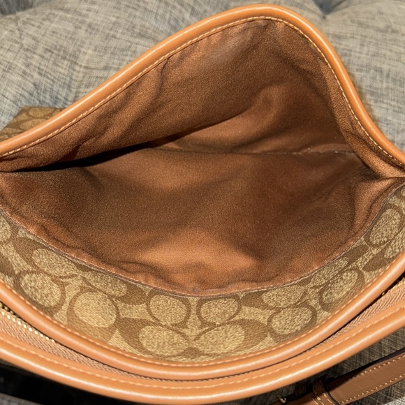 Coach Bag Signature Monogram Crossbody - Picture 15 of 17